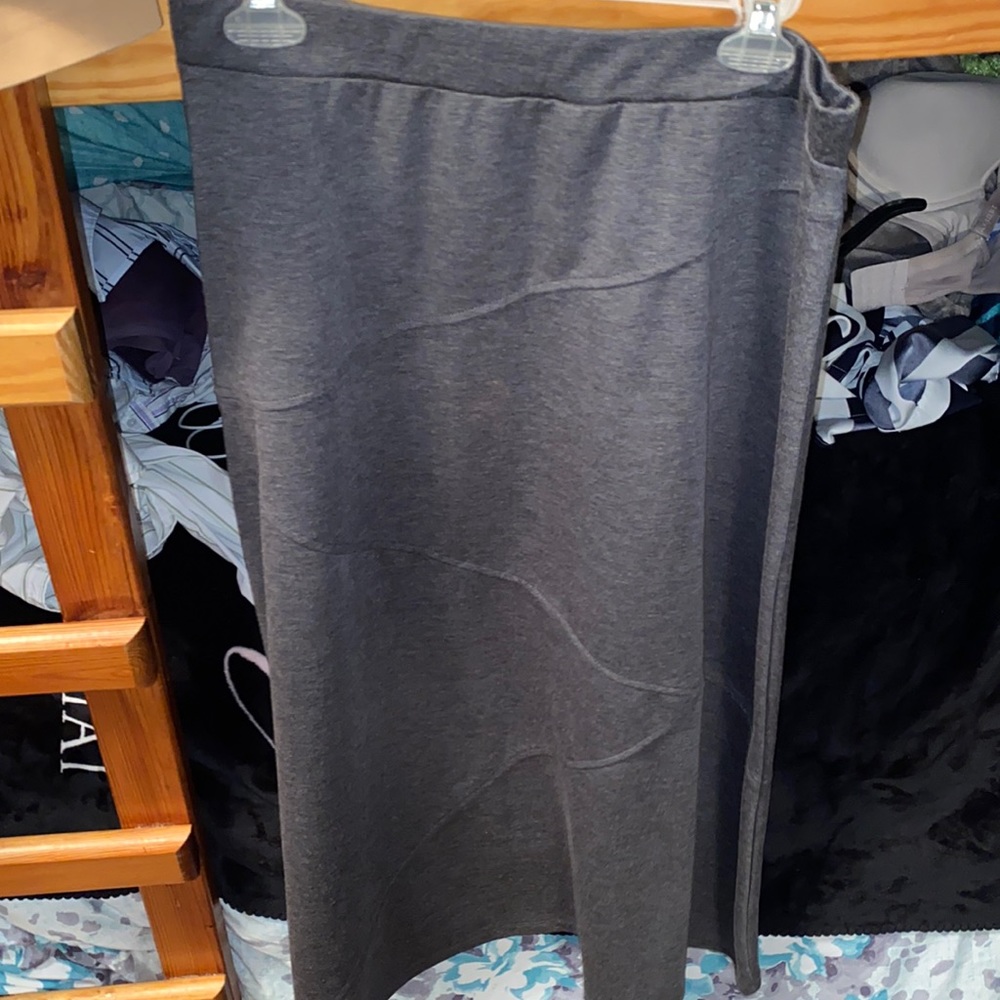 Gray knit skirt
